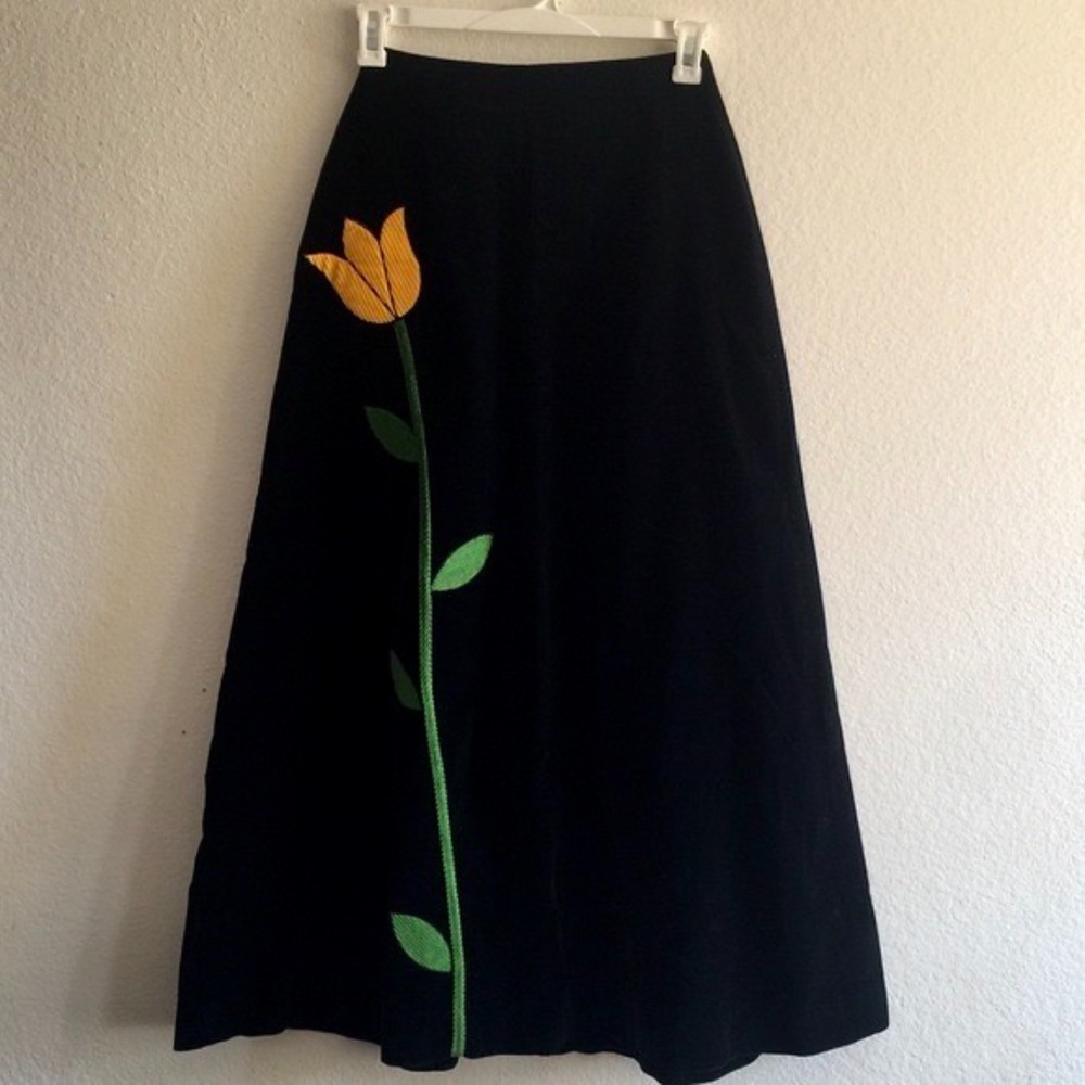 FANTASTIC vintage maxi skirt w/ tulip pocket. ❤️ - Picture 4 of 4